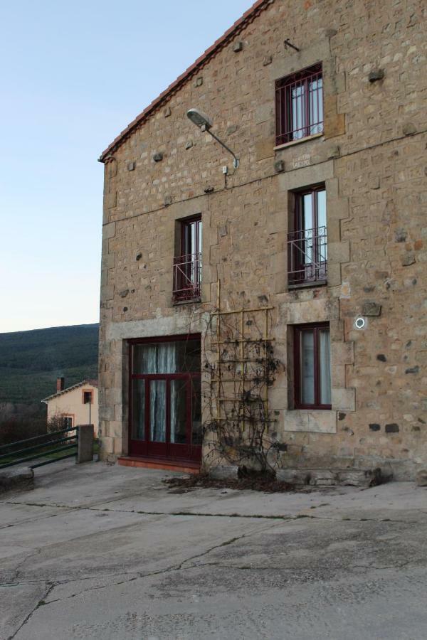 キンタナル・デ・ラ・シエラ La Casa De La Petraゲストハウス エクステリア 写真